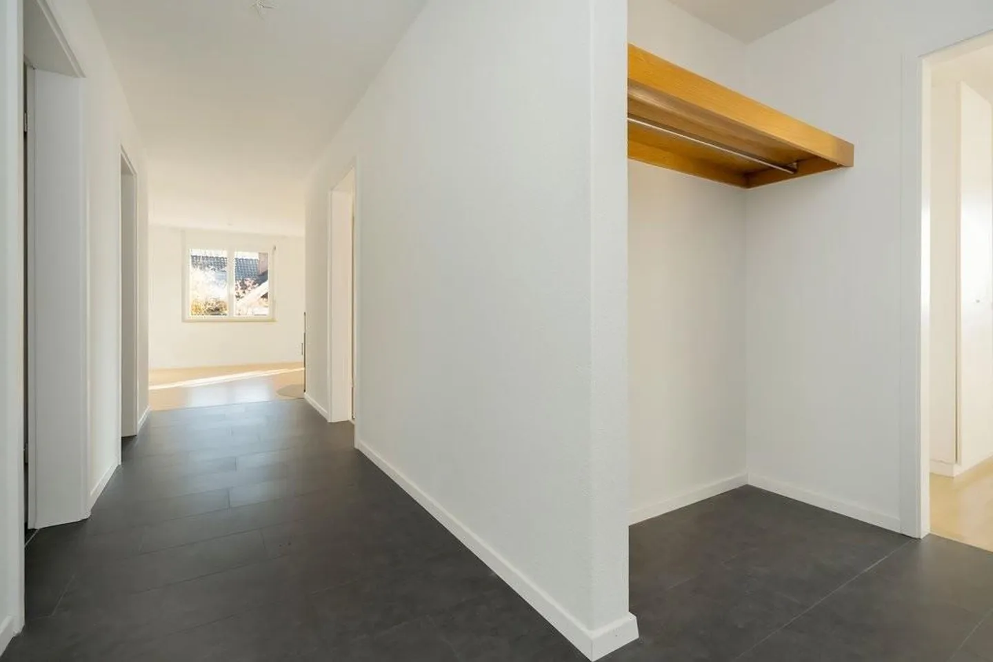 Plenty of space, plenty of light, plenty of views - Living above Laupen - Photo 9 of 11