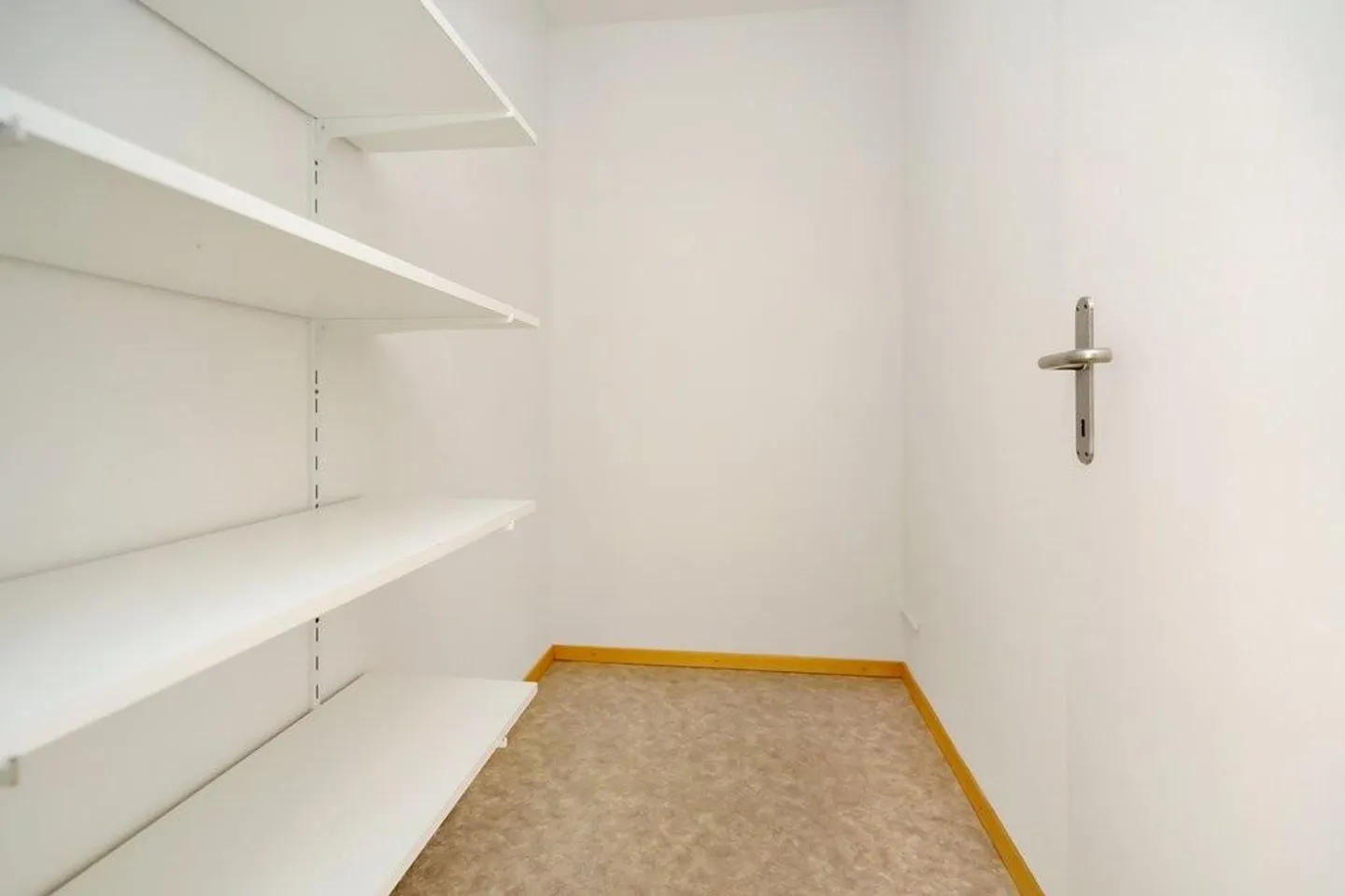 Plenty of space, plenty of light, plenty of views - Living above Laupen - Photo 10 of 11