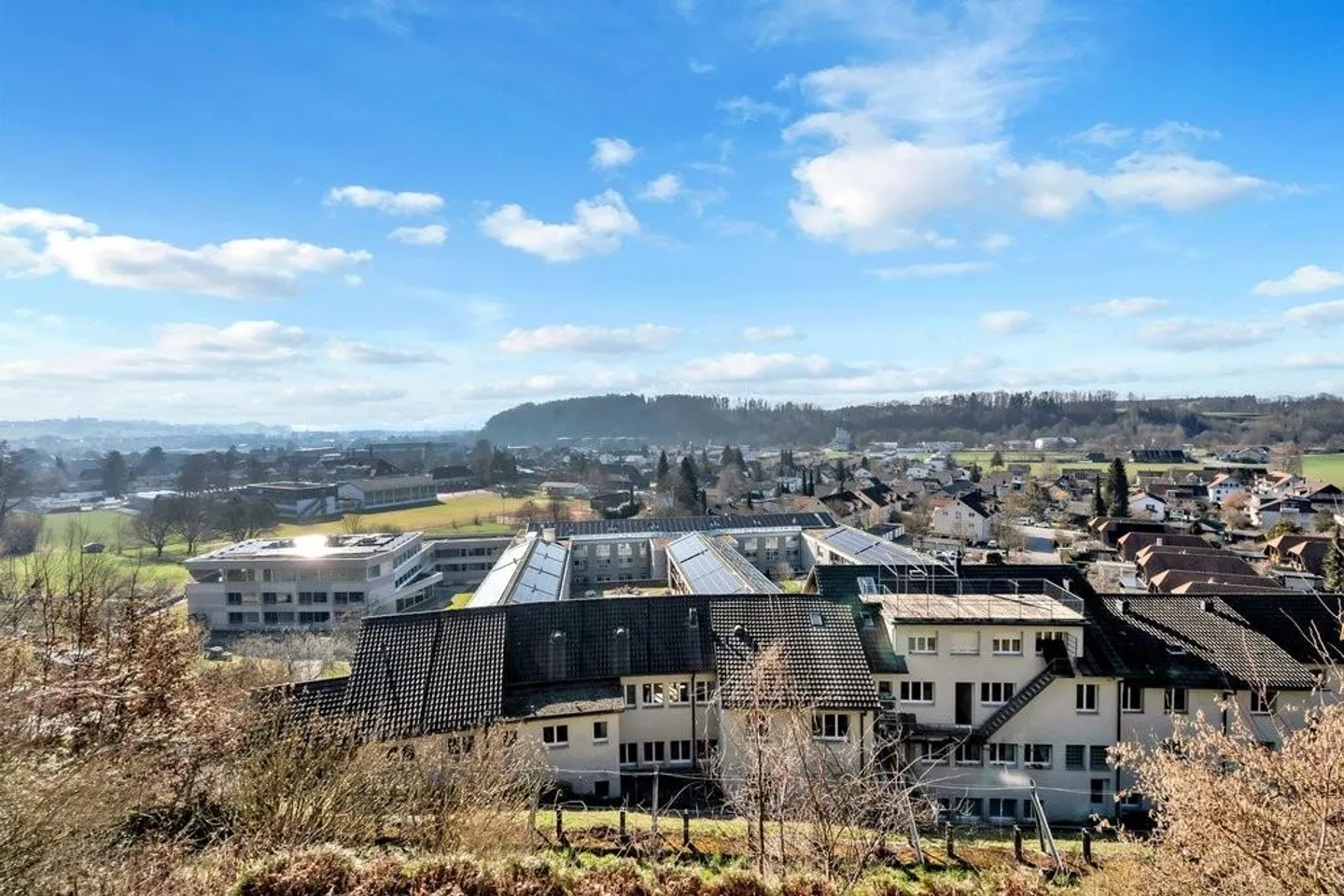 Plenty of space, plenty of light, plenty of views - Living above Laupen - Photo 11 of 11