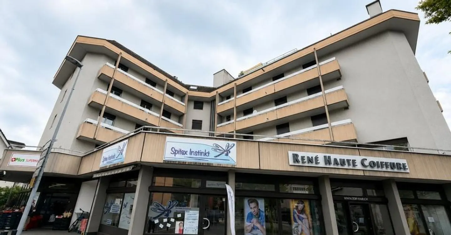 Spazio commerciale attraente direttamente alla rotonda! - Foto 1 di 6