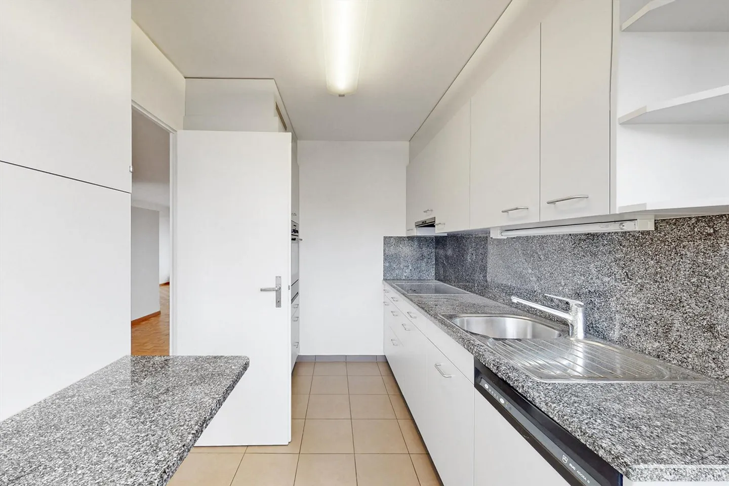 Geräumige Familienwohnung in Zug - Foto 3 von 11