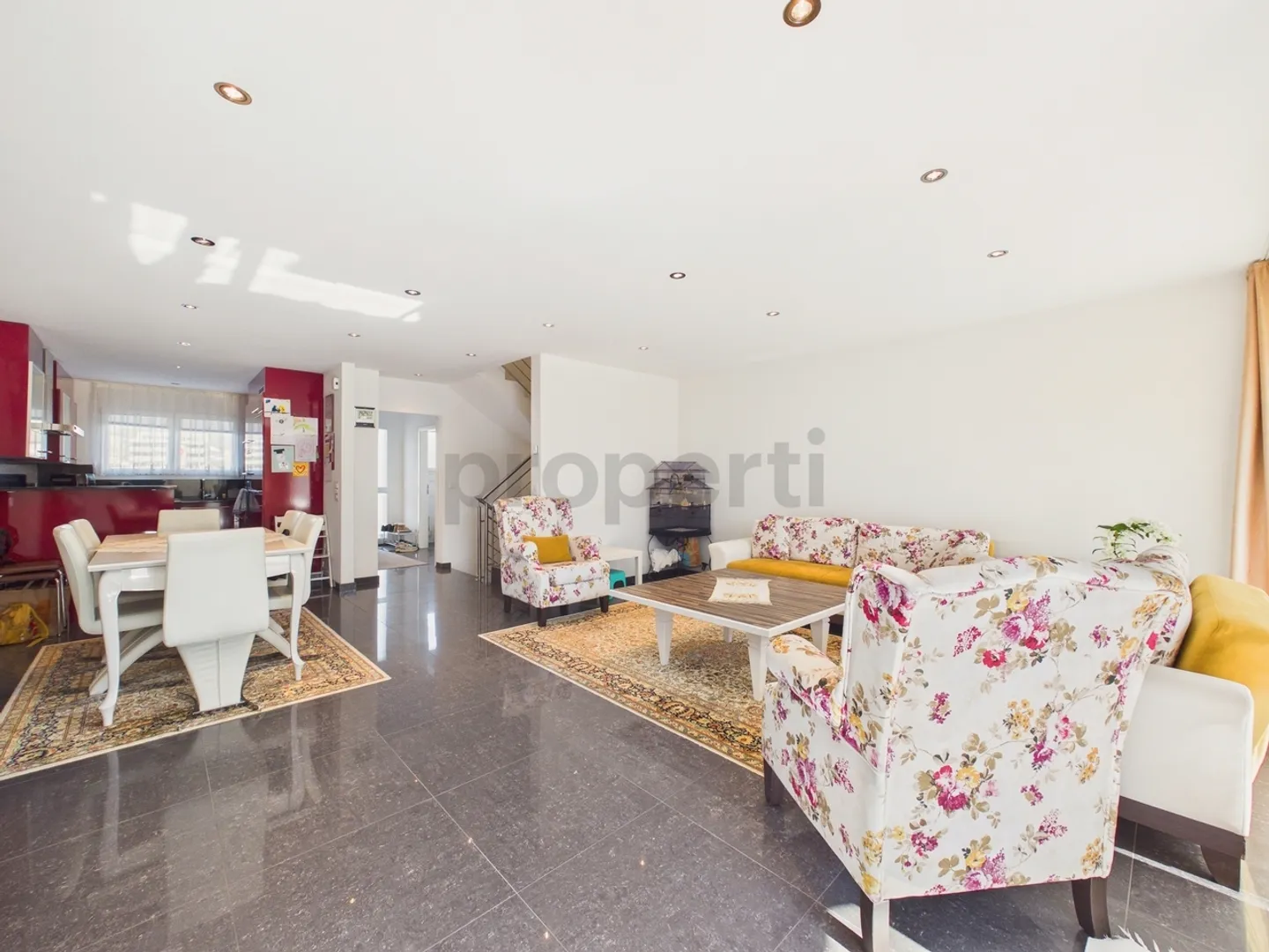 Charming 6.5-room single-family house with garden in Oftringen - Photo 1 of 10