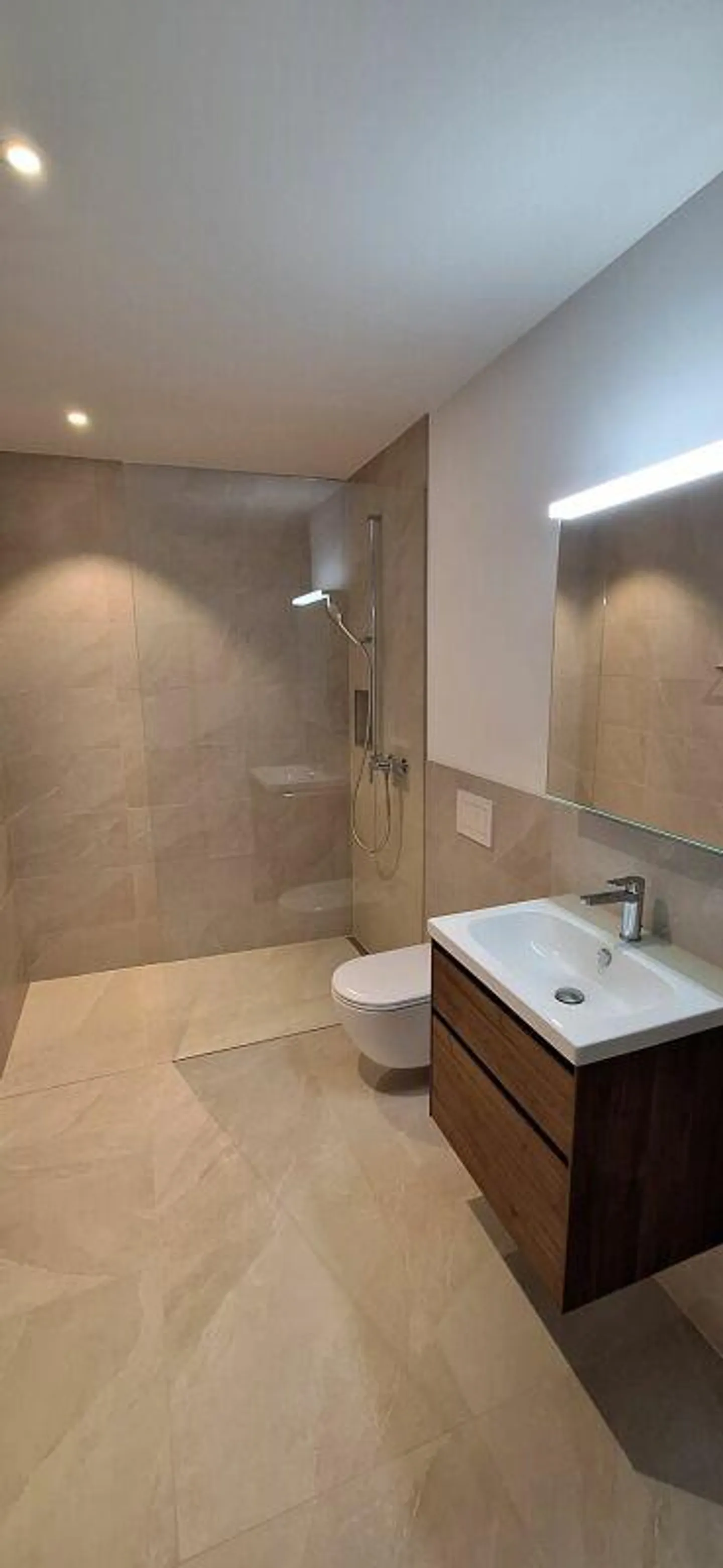 Penthouse Apartment East - Photo 3 of 4