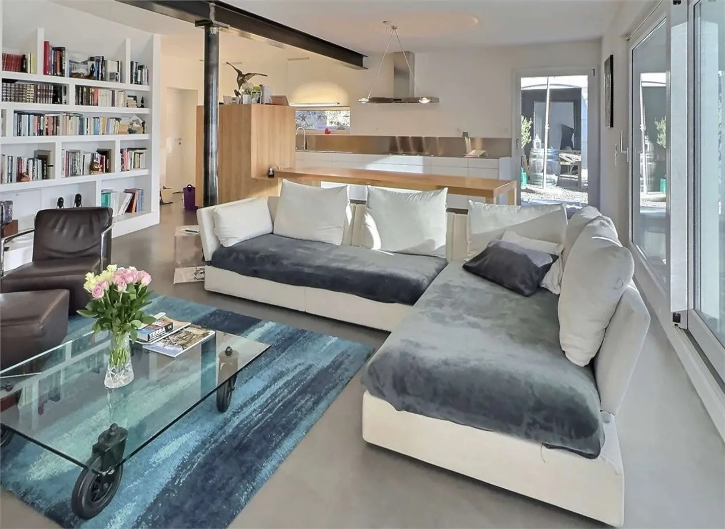 Moderna casa unifamiliare con portico - Foto 5 di 10