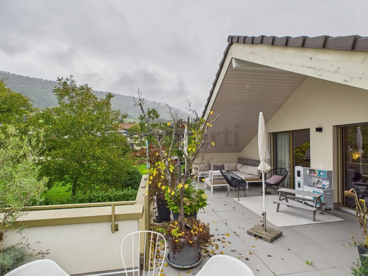 Moderno appartamento attico di 5,5 stanze a Erlinsbach con bellissima terrazza dove puoi goderti il sole serale - Foto 1 di 11