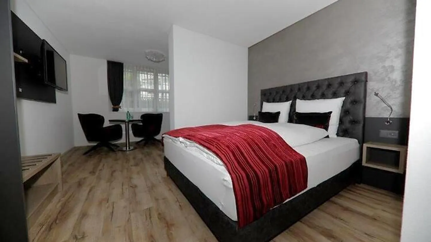 1 ROOM APARTMENT IN REICHENBURG (SZ), FURNISHED - Photo 6 of 7