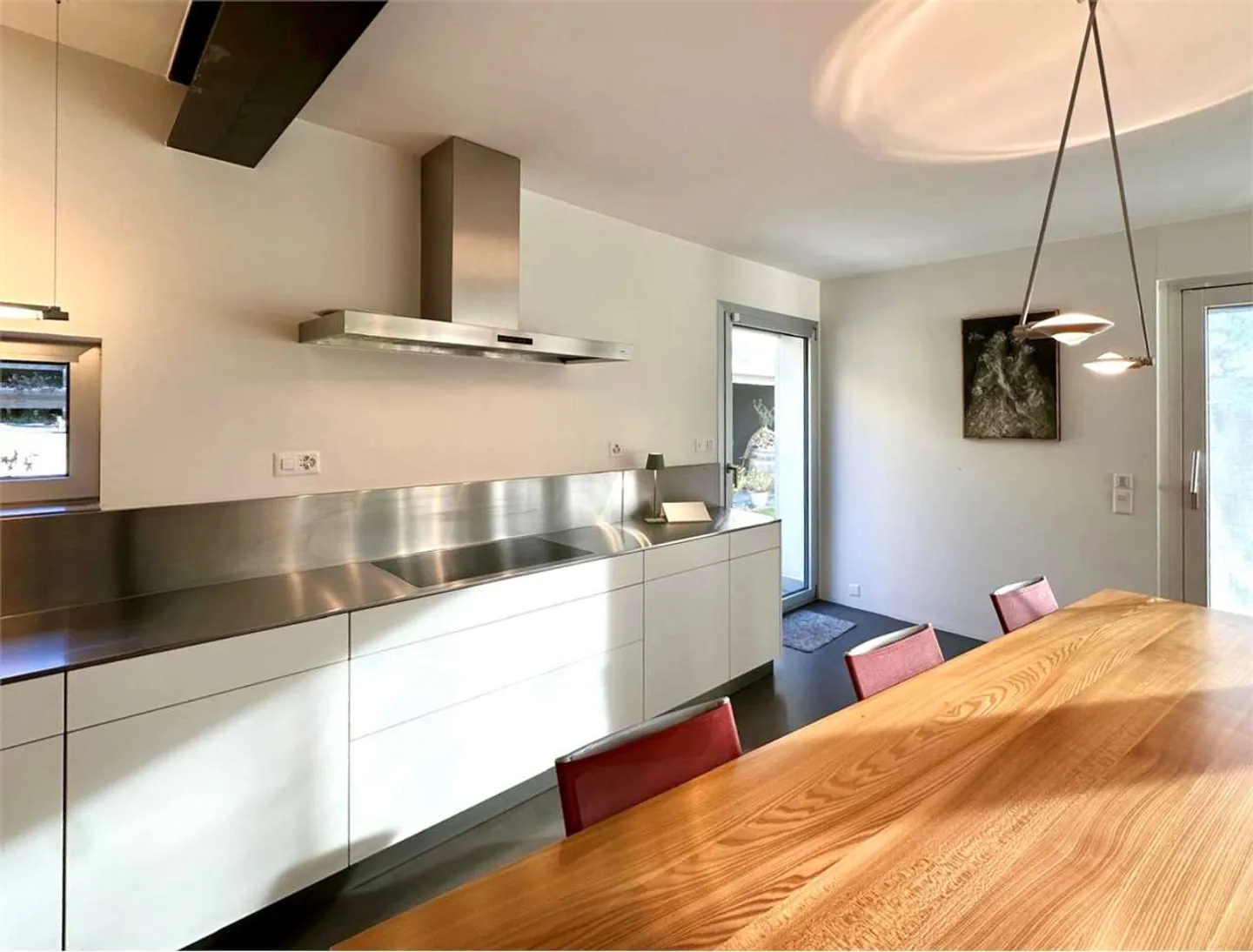 Moderna casa unifamiliare con portico - Foto 6 di 10