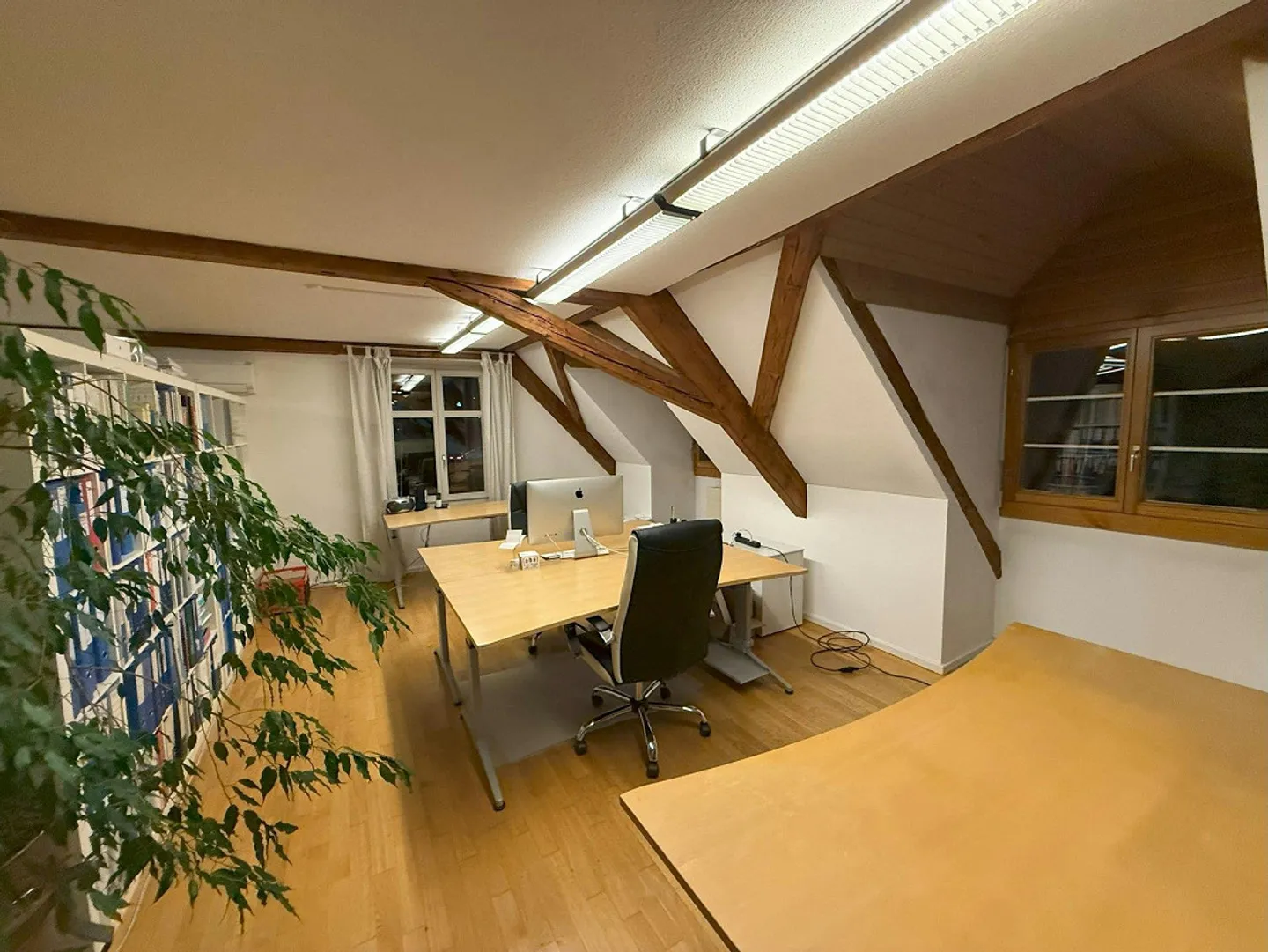 Beautiful office in a convenient location in an old mill - Photo 3 of 9