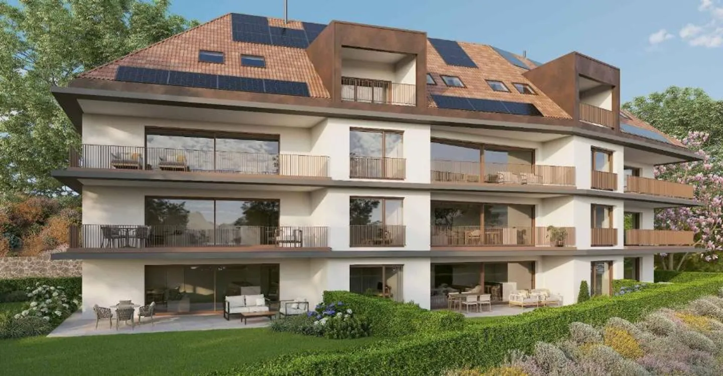 Luxury Apartment with Lake View - Photo 8 of 9