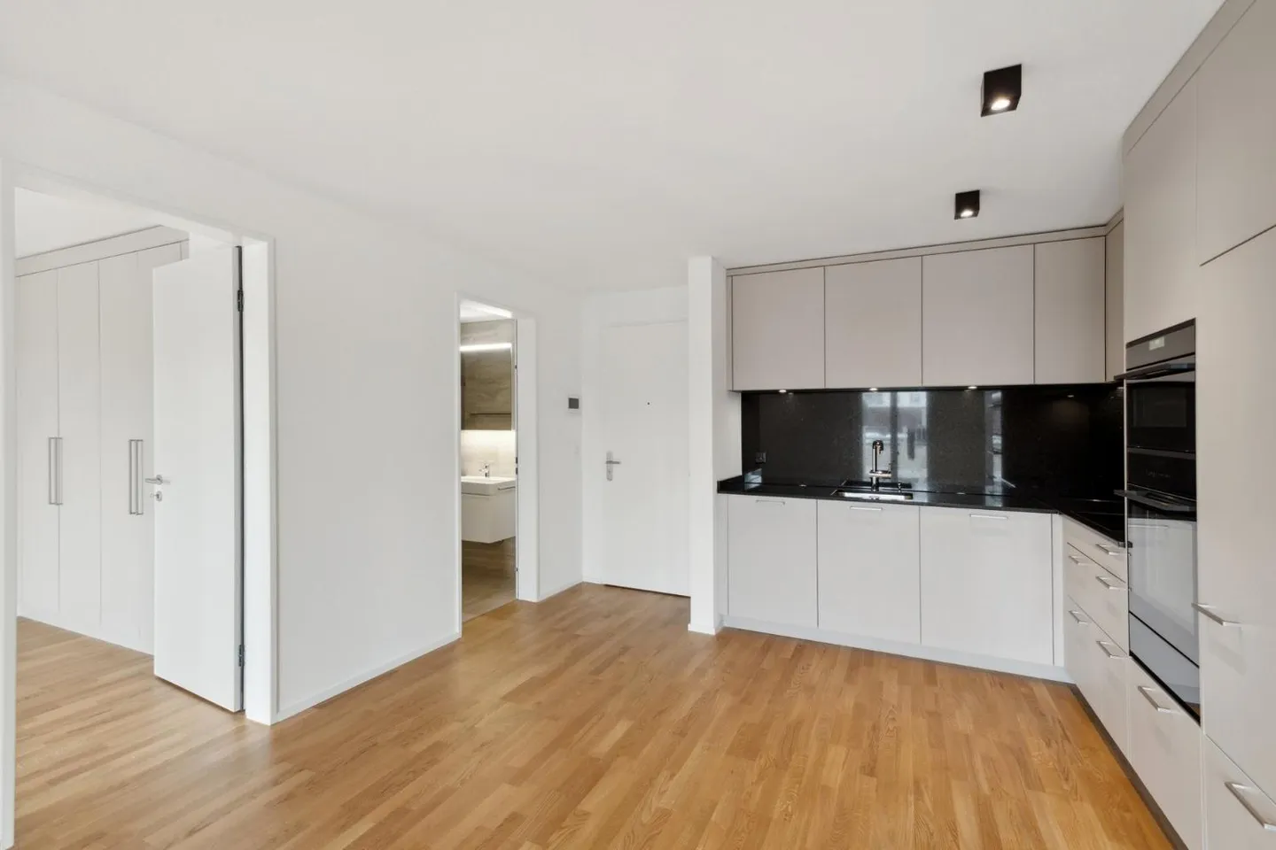 Helle 2-Zimmerwohnung in der Stadt - Foto 3 von 7
