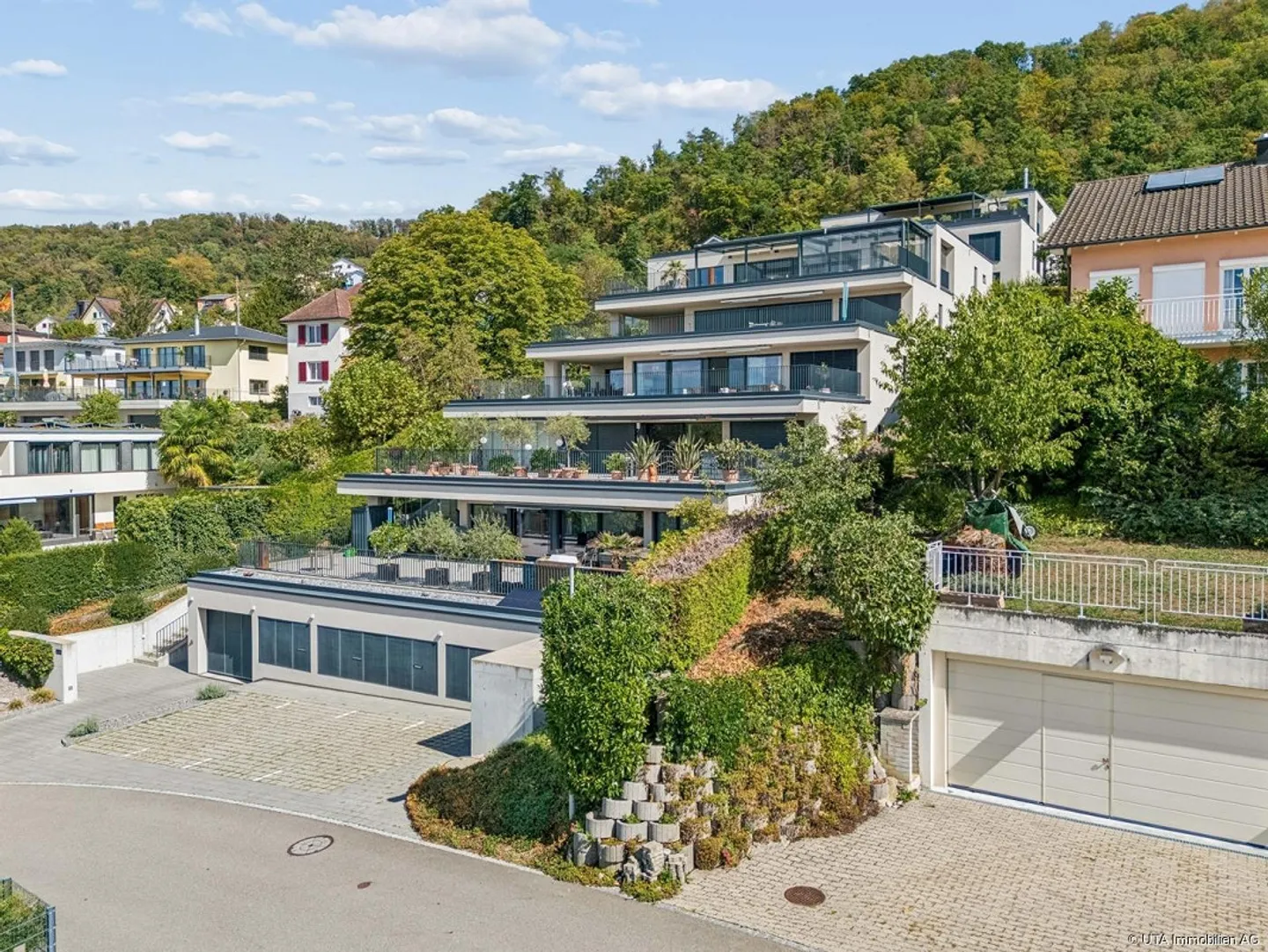 Superbe appartement en terrasse de 4,5 pièces dans un emplacement résidentiel élevé - Photo 24 sur 24