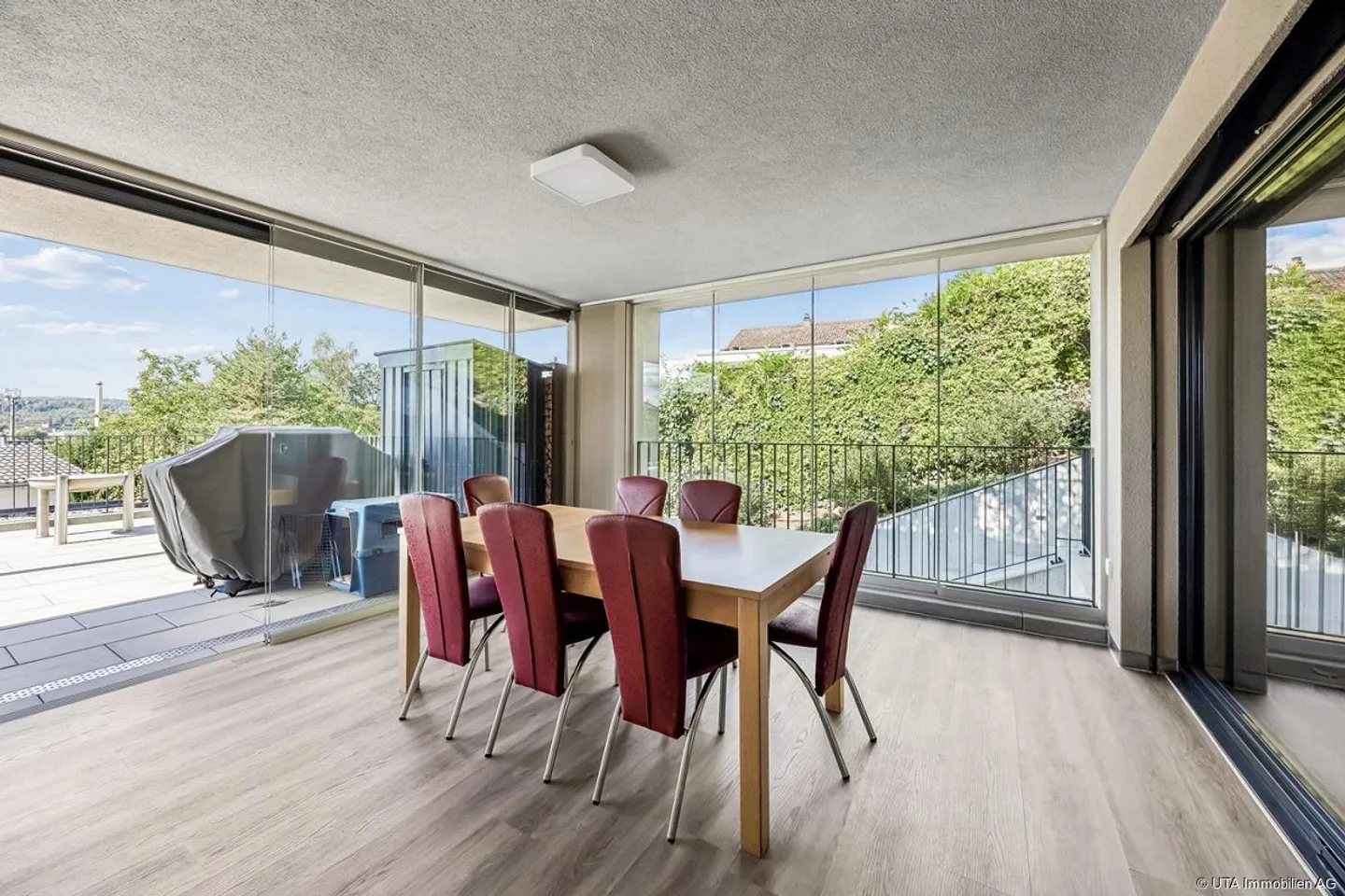 Superbe appartement en terrasse de 4,5 pièces dans un emplacement résidentiel élevé - Photo 18 sur 24