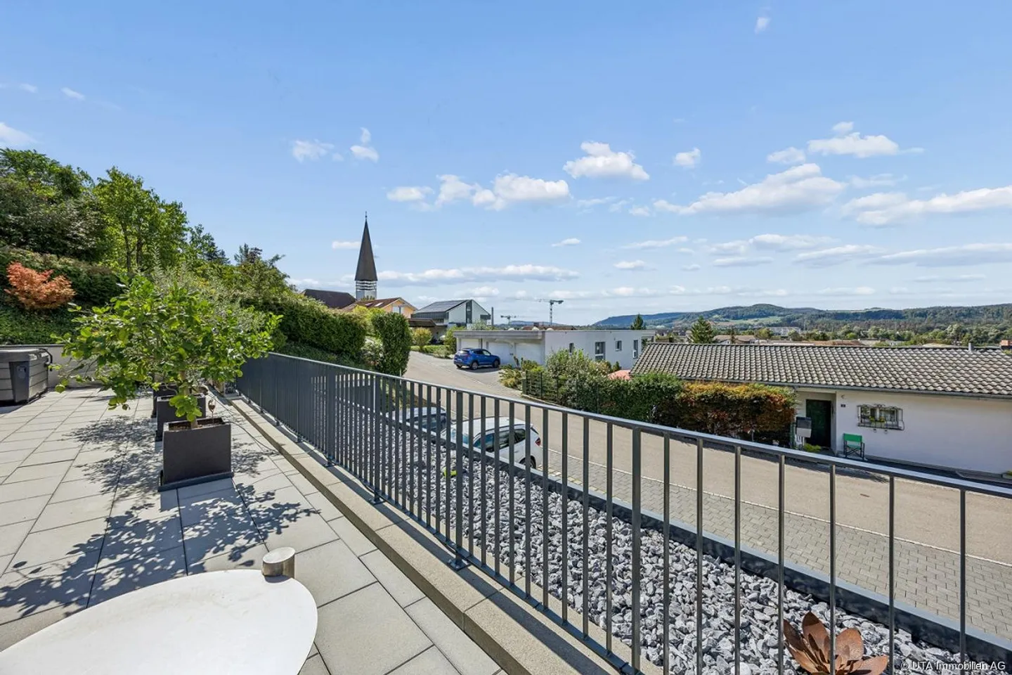 Superbe appartement en terrasse de 4,5 pièces dans un emplacement résidentiel élevé - Photo 21 sur 24