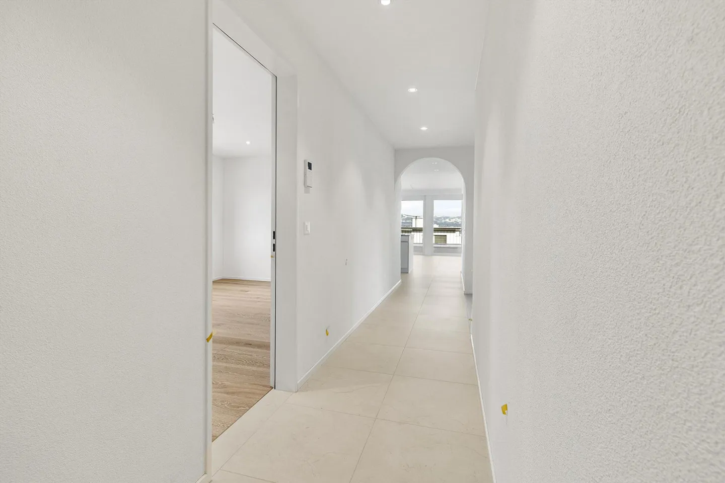 Paradiso Familiare: Esclusivo Appartamento Giardino di 4.5 Stanze con Piscina - Foto 5 di 12