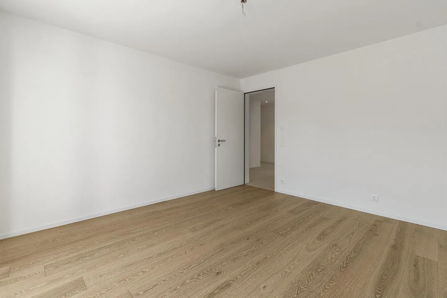 Paradiso Familiare: Esclusivo Appartamento Giardino di 4.5 Stanze con Piscina - Foto 7 di 12