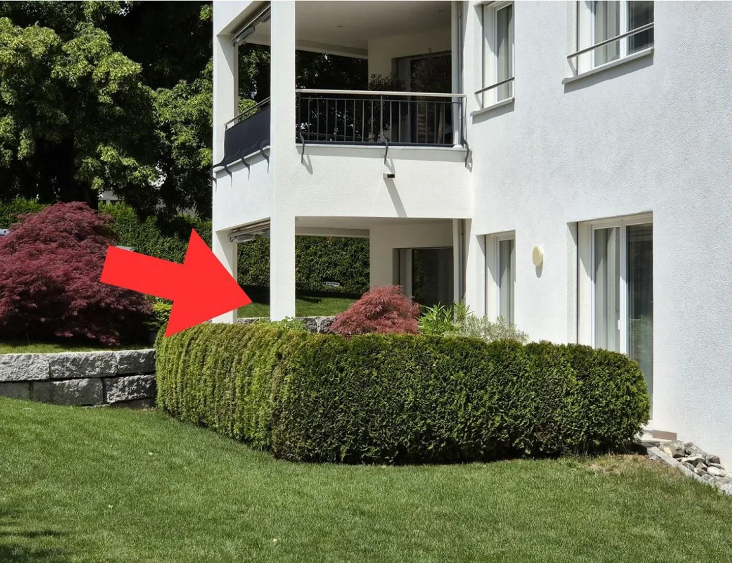 Paradiso Familiare: Esclusivo Appartamento Giardino di 4.5 Stanze con Piscina - Foto 10 di 12