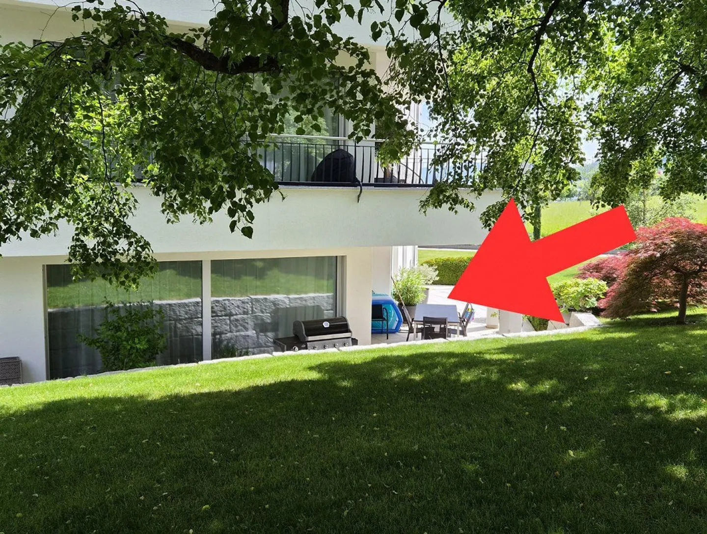 Paradiso Familiare: Esclusivo Appartamento Giardino di 4.5 Stanze con Piscina - Foto 11 di 12