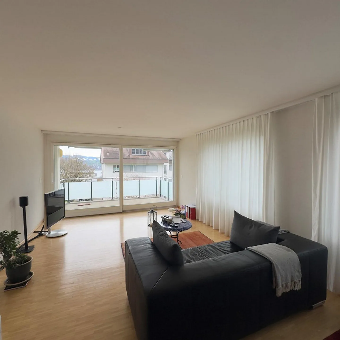 Appartamento 2.5 stanze per sentirsi a proprio agio, situato in una zona tranquilla a Männedorf - Foto 3 di 6