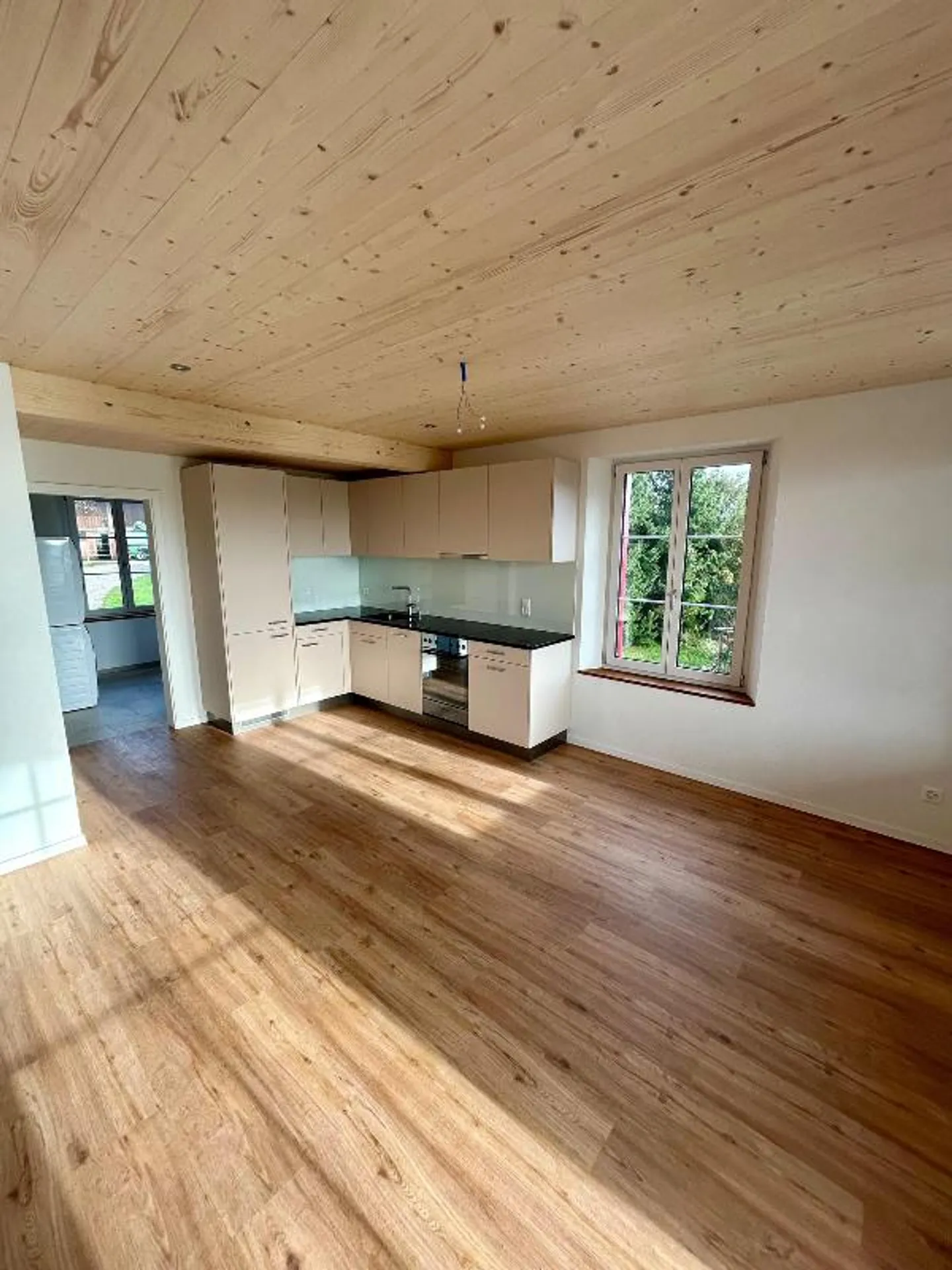 Charmante Wohnung mit Balkon - Foto 2 von 5