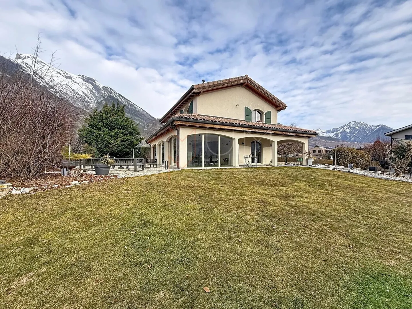 Exceptional villa 230 m² with swimming pool in Ardon - Rare property on the market - Photo 5 of 13