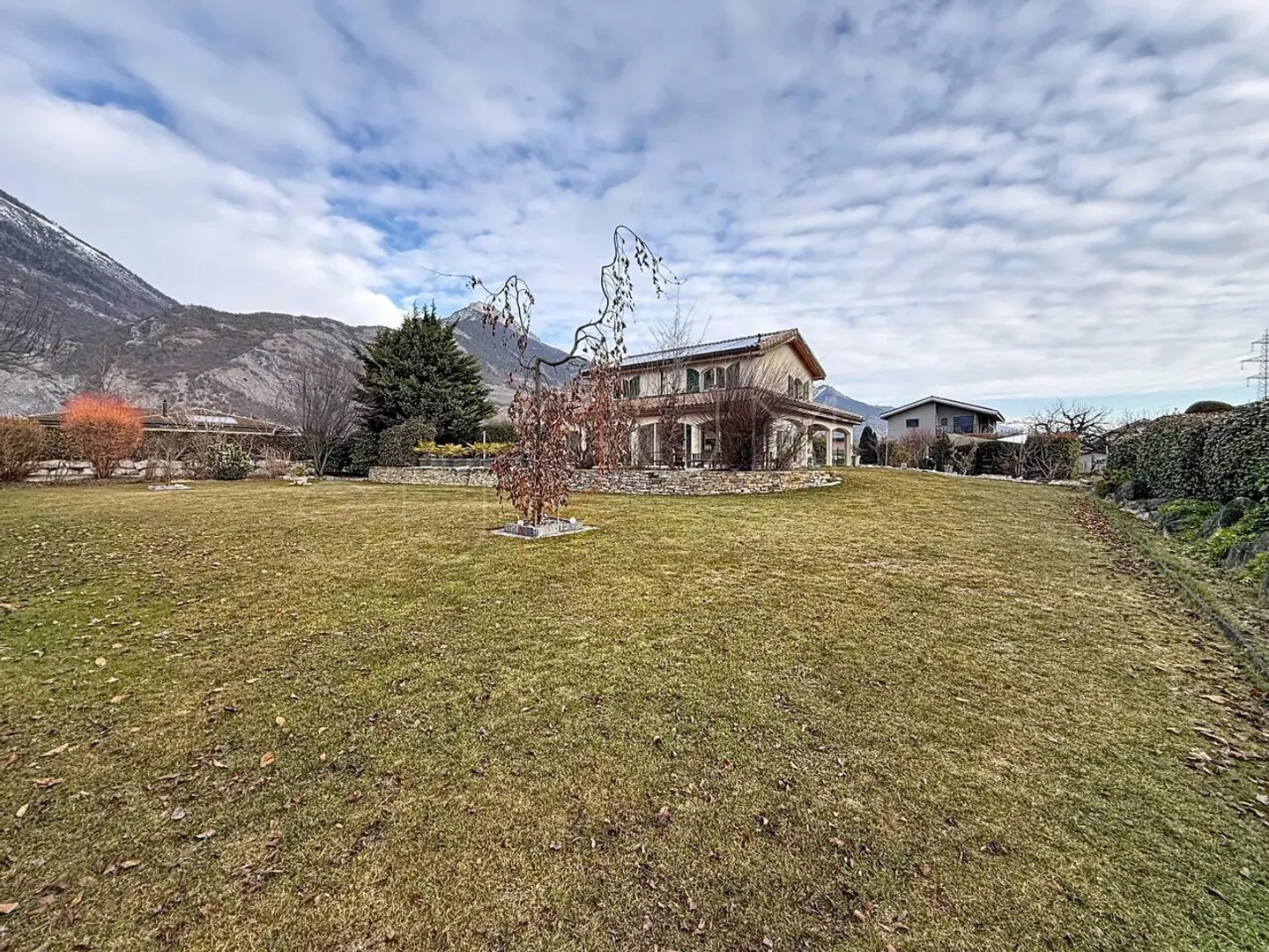 Exceptional villa 230 m² with swimming pool in Ardon - Rare property on the market - Photo 6 of 13