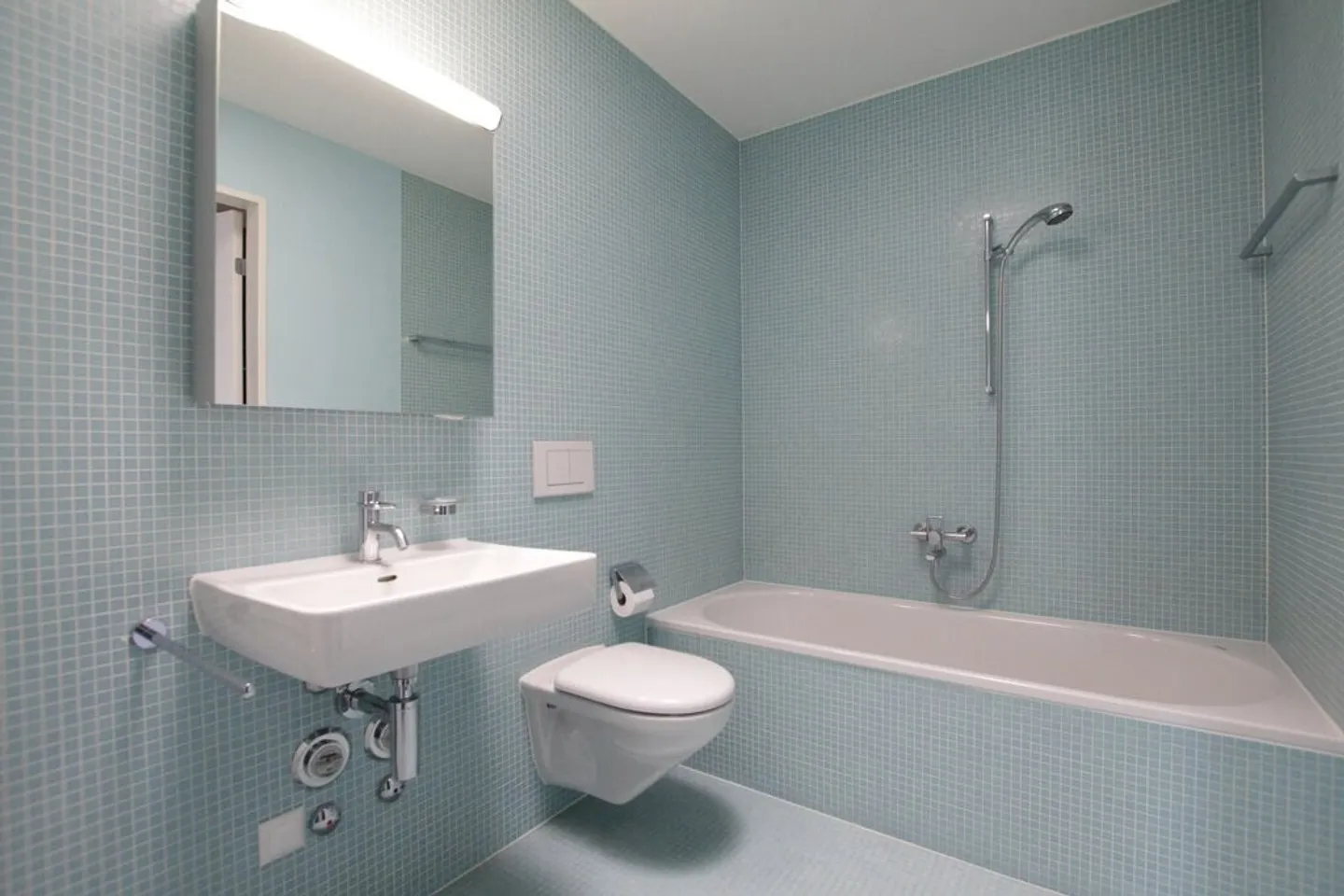 Apartment seeks single - Photo 4 of 4