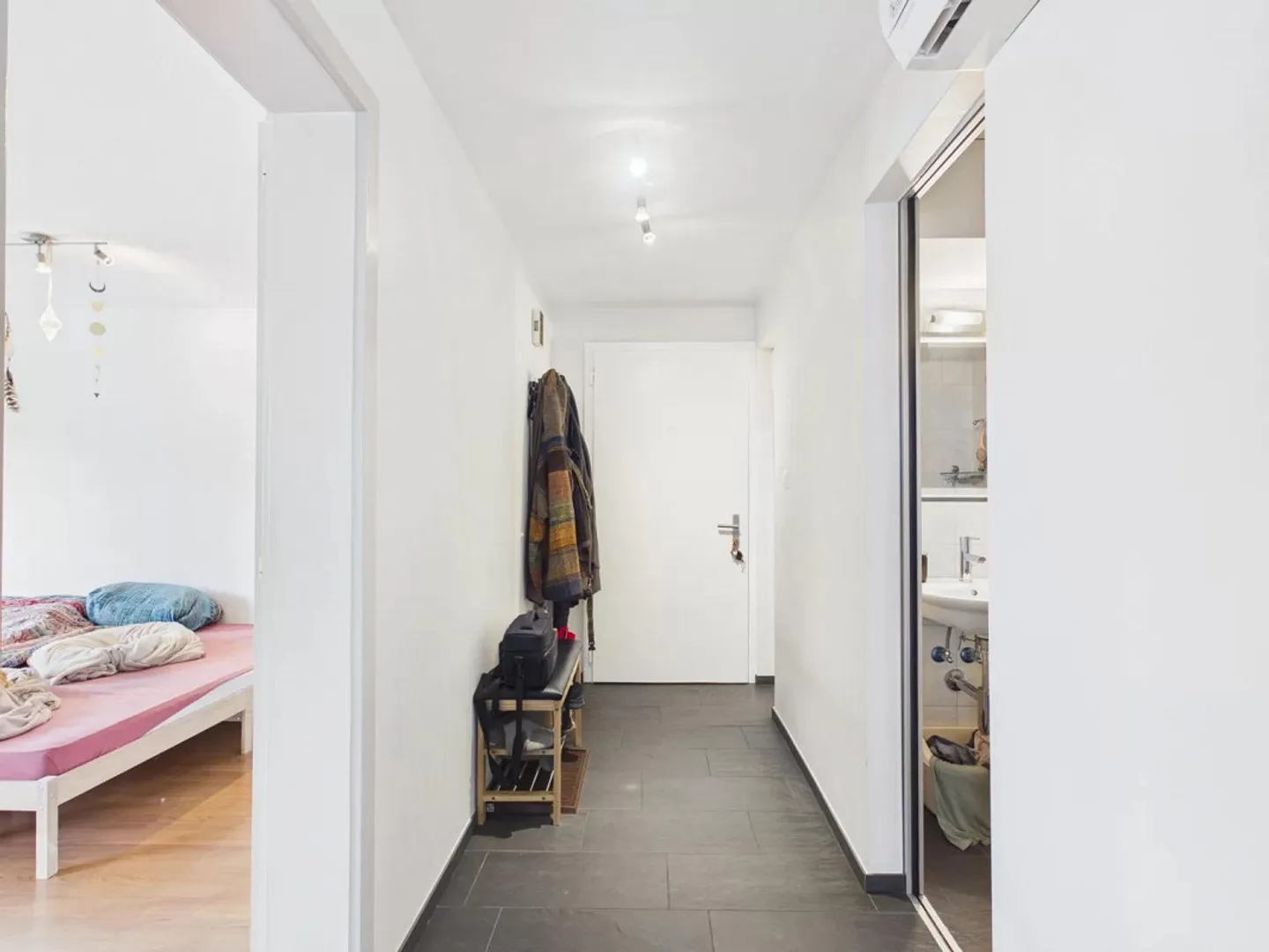 Urban living in Visp – Modern 3.5-room apartment with charm - Photo 10 of 14