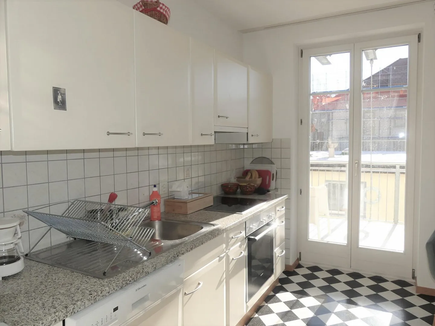 Cozy 4-room apartment in the east - Photo 3 of 5