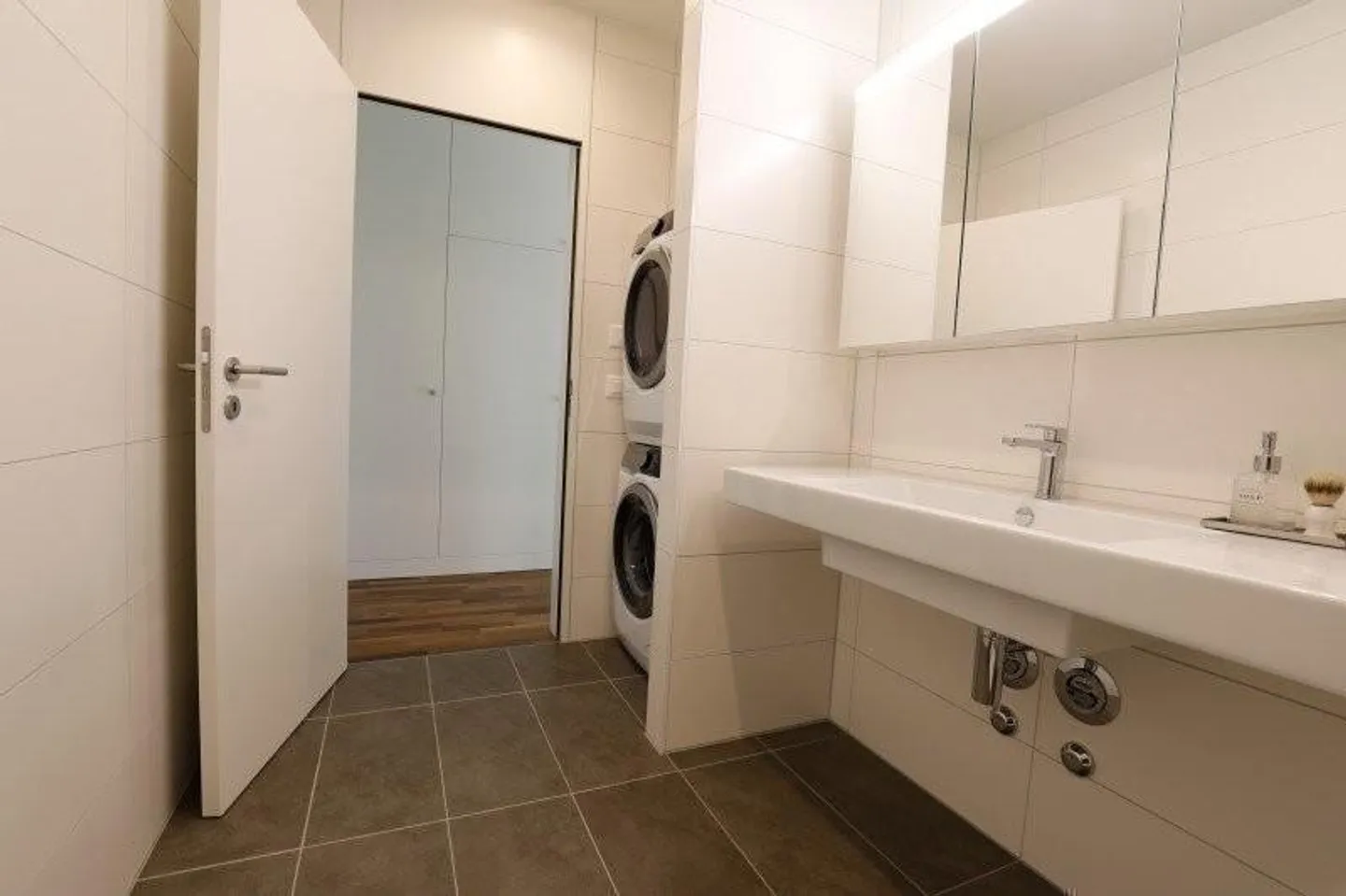 Modern and beautiful living in Wabern! - Photo 5 of 8