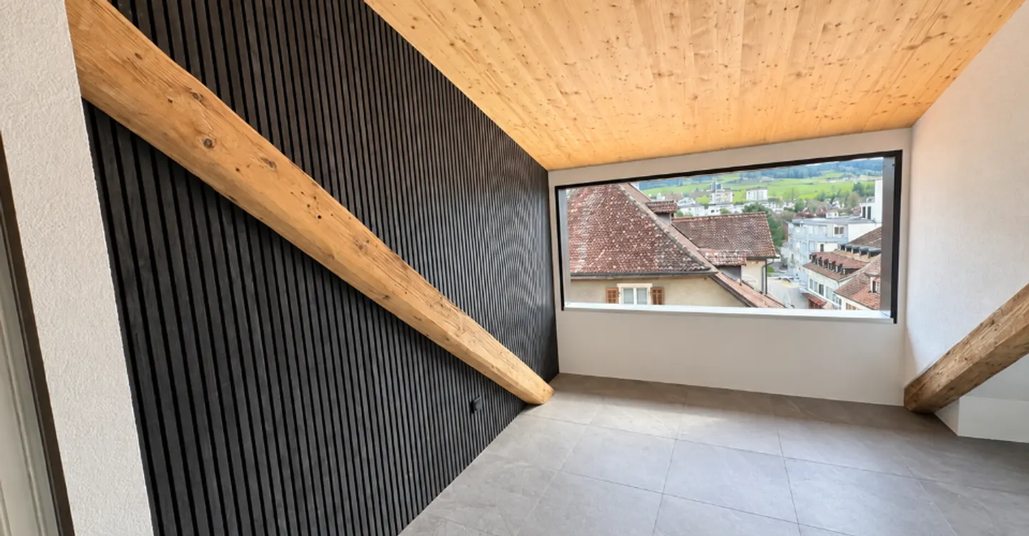 Superbo appartamento in soffitta nella vecchia città di Moutier - Foto 8 di 9