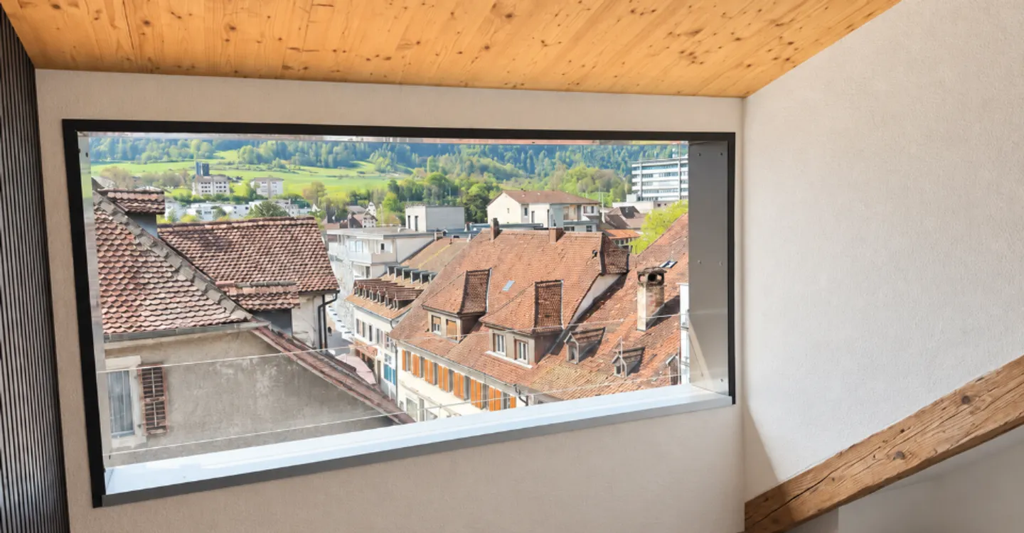 Superbo appartamento in soffitta nella vecchia città di Moutier - Foto 9 di 9