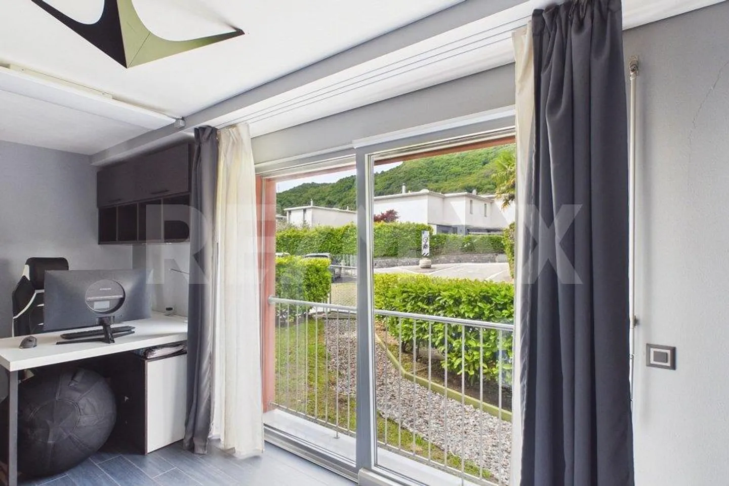 Appartement Charmant avec Terrasse - Photo 5 sur 13