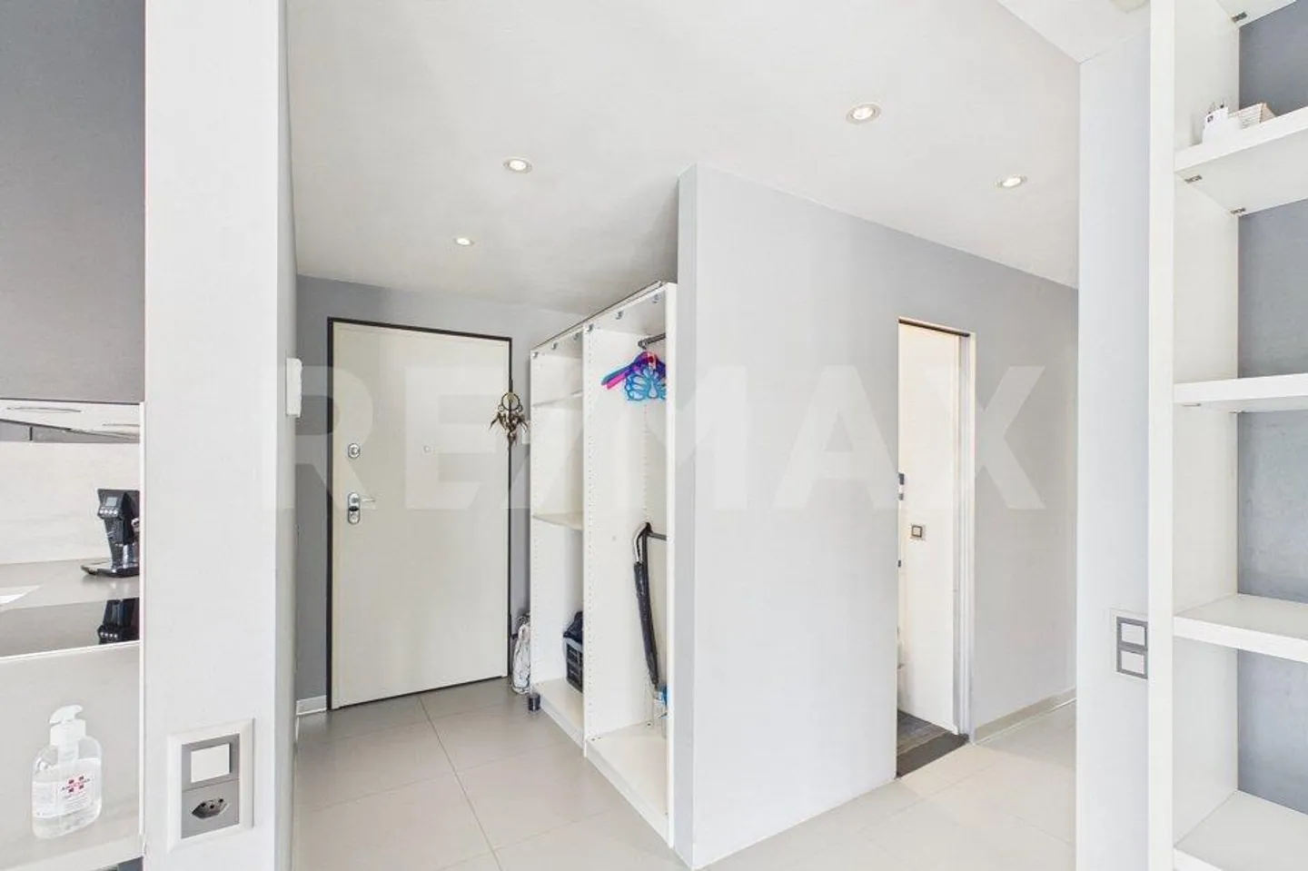 Appartement Charmant avec Terrasse - Photo 12 sur 13