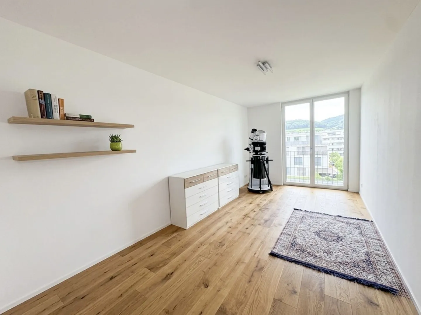 Appartement de 4,5 pièces de haute qualité avec grand balcon - Photo 7 sur 11