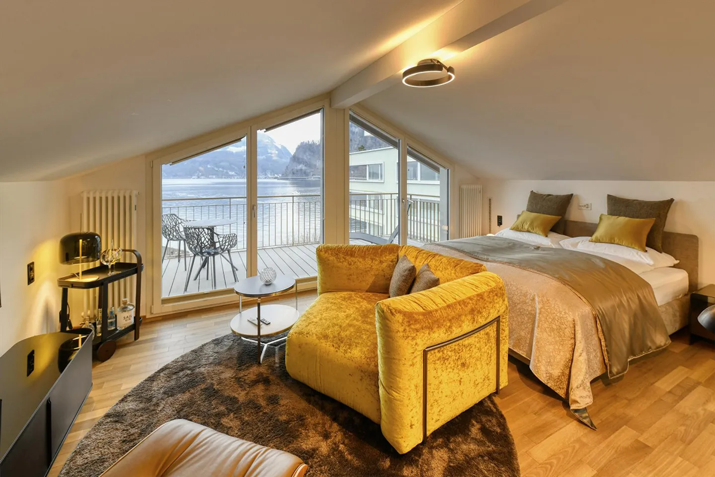 Exclusive furnished apartment with stunning lake view in Hergiswil - Photo 2 of 12
