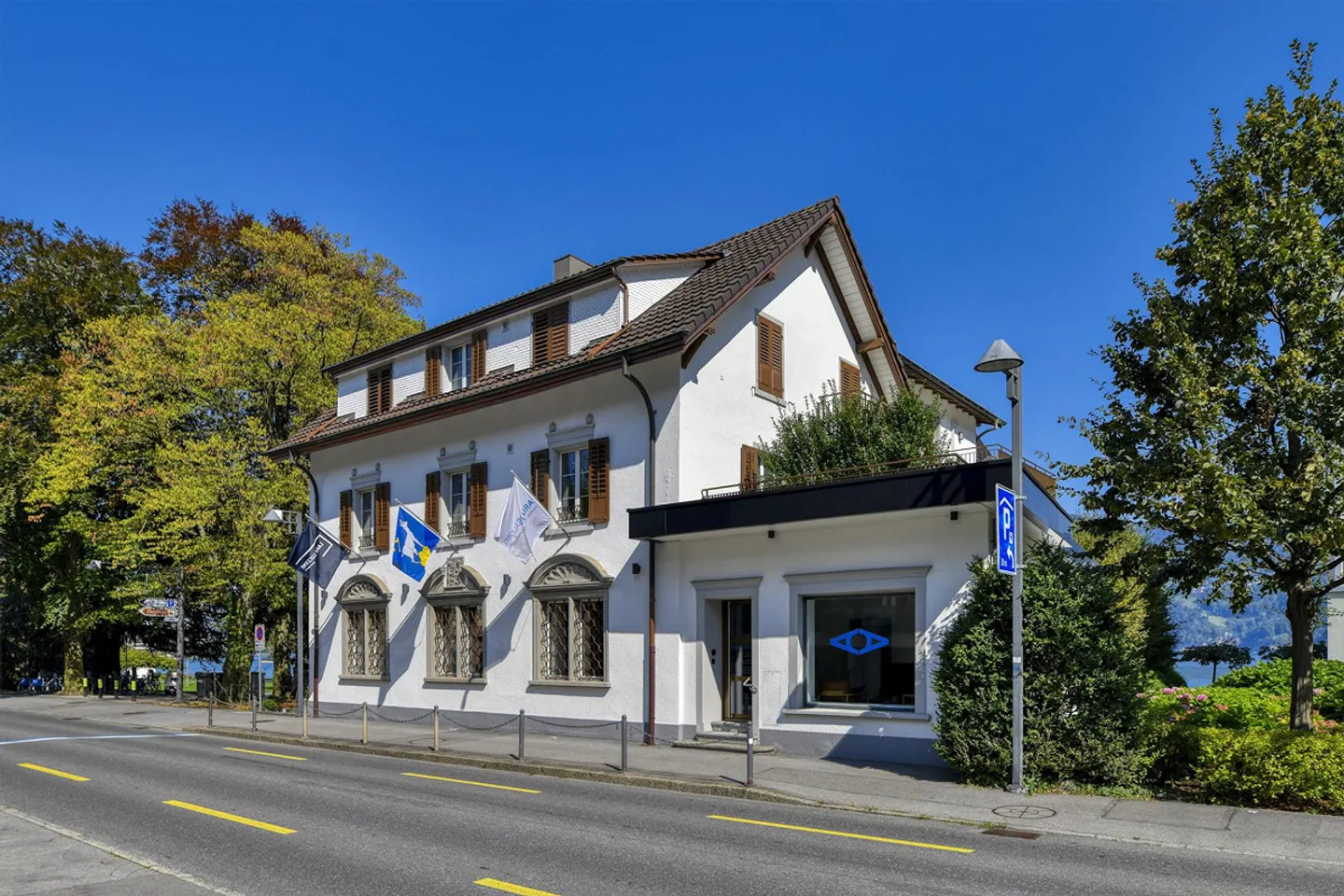 Exclusive furnished apartment with stunning lake view in Hergiswil - Photo 10 of 12