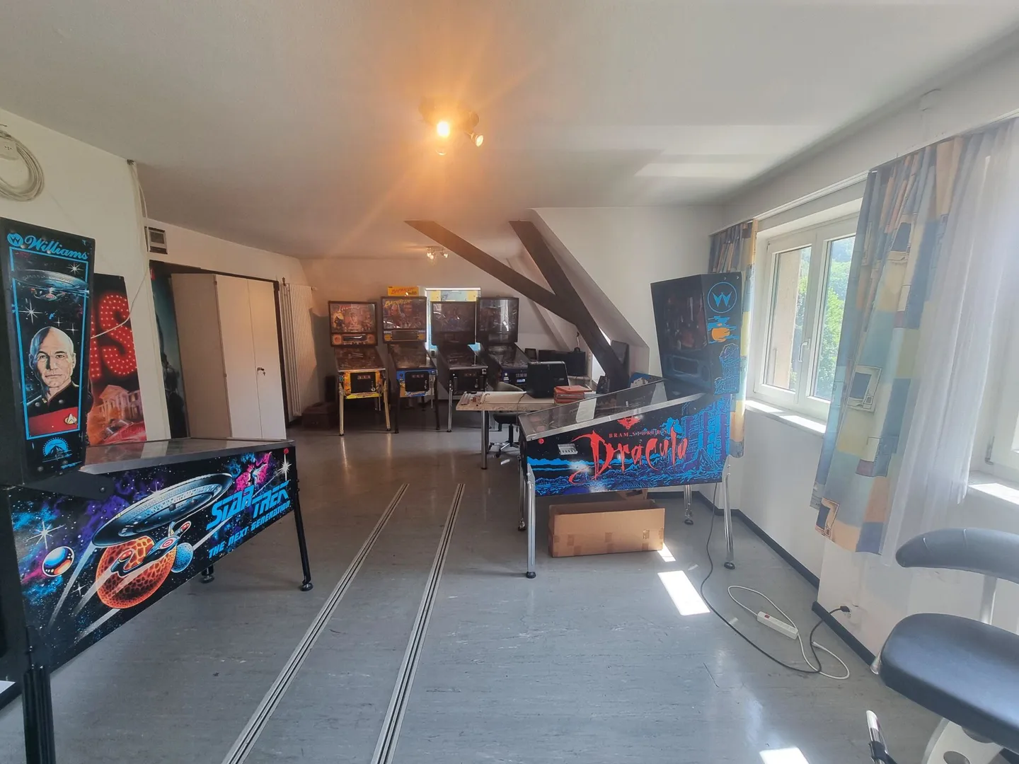Appartement avec ascenseur dans le célèbre bâtiment Oris avec potentiel d'aménagement - Photo 2 sur 12