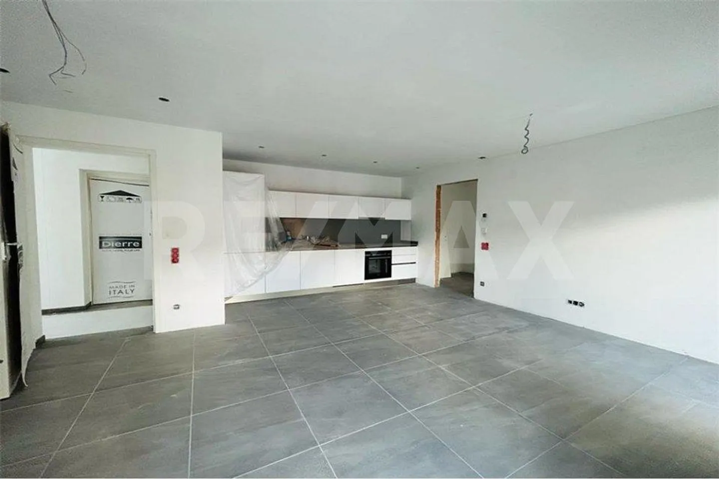 New high-end modern apartments - Photo 3 of 13