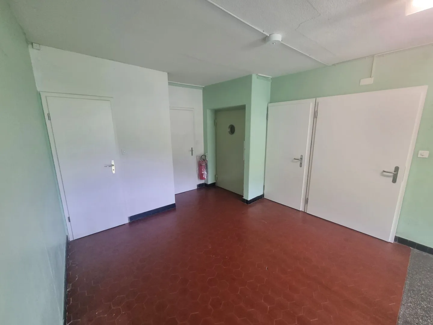 Appartement avec ascenseur dans le célèbre bâtiment Oris avec potentiel d'aménagement - Photo 12 sur 12