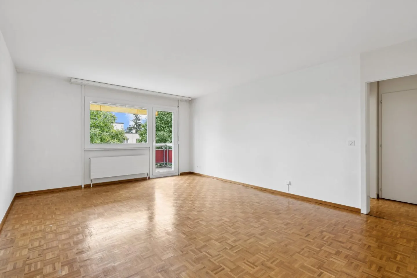 Beautiful bright apartment - Photo 3 of 10