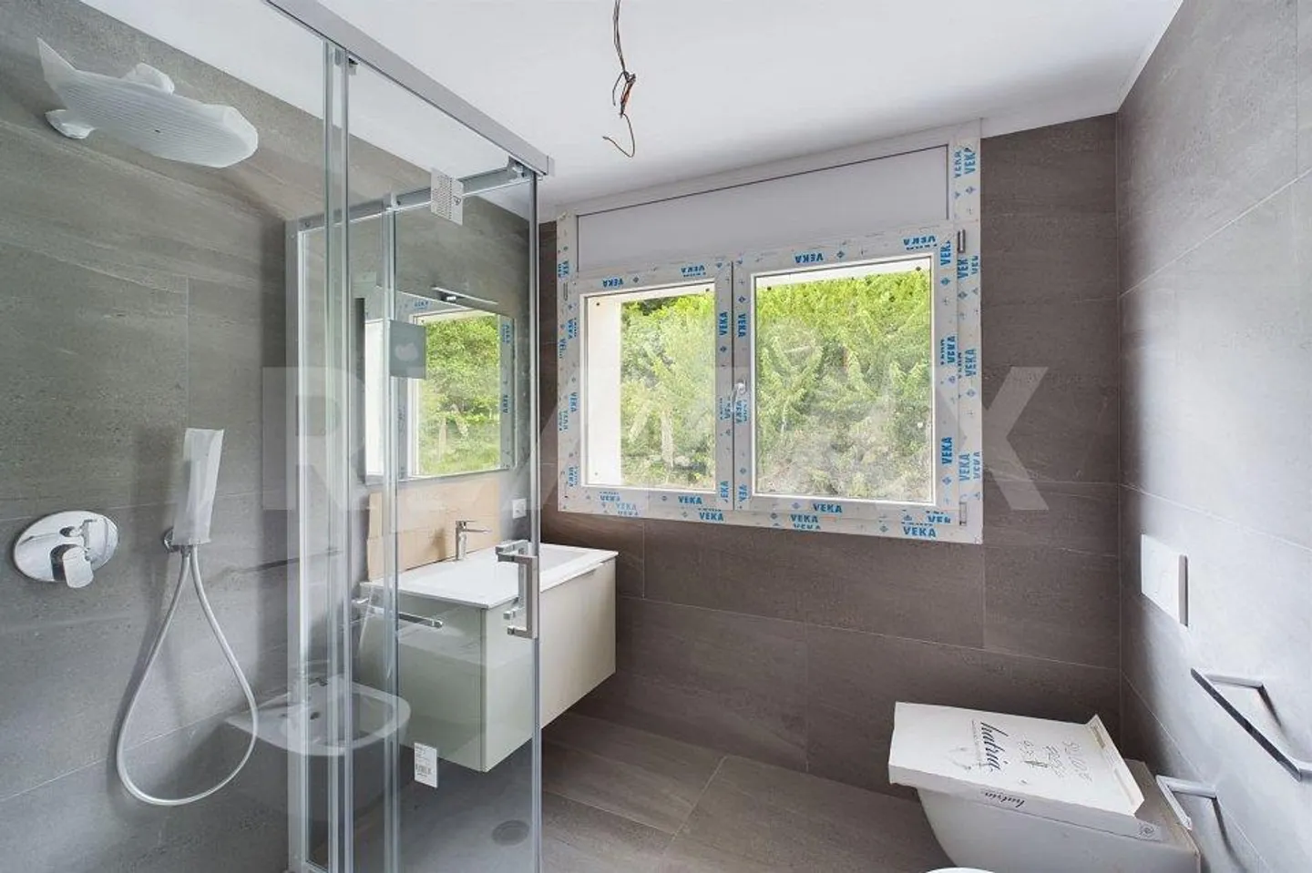 New high-end modern apartments - Photo 9 of 13