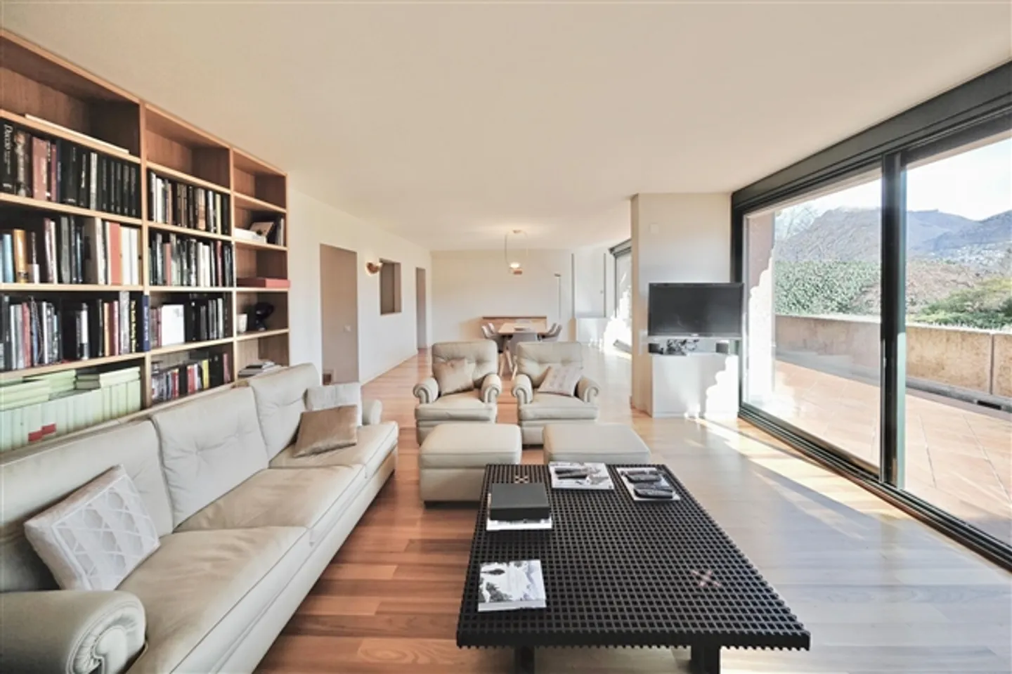 Lugano, Collina d'Oro - Élégant appartement de 3,5 pièces avec jardin et terrasses à vendre - Photo 1 sur 12