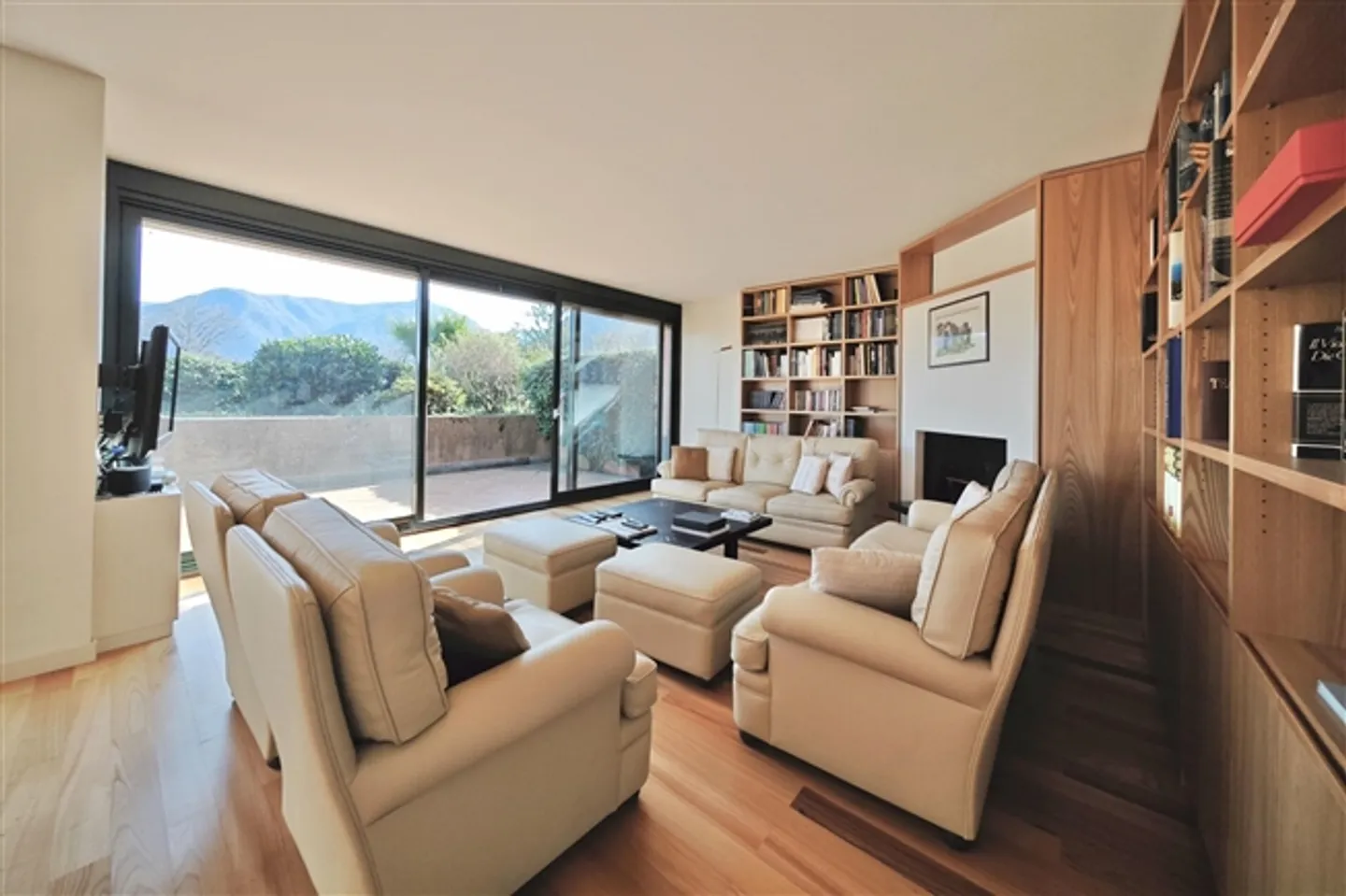 Lugano, Collina d'Oro - Élégant appartement de 3,5 pièces avec jardin et terrasses à vendre - Photo 4 sur 12