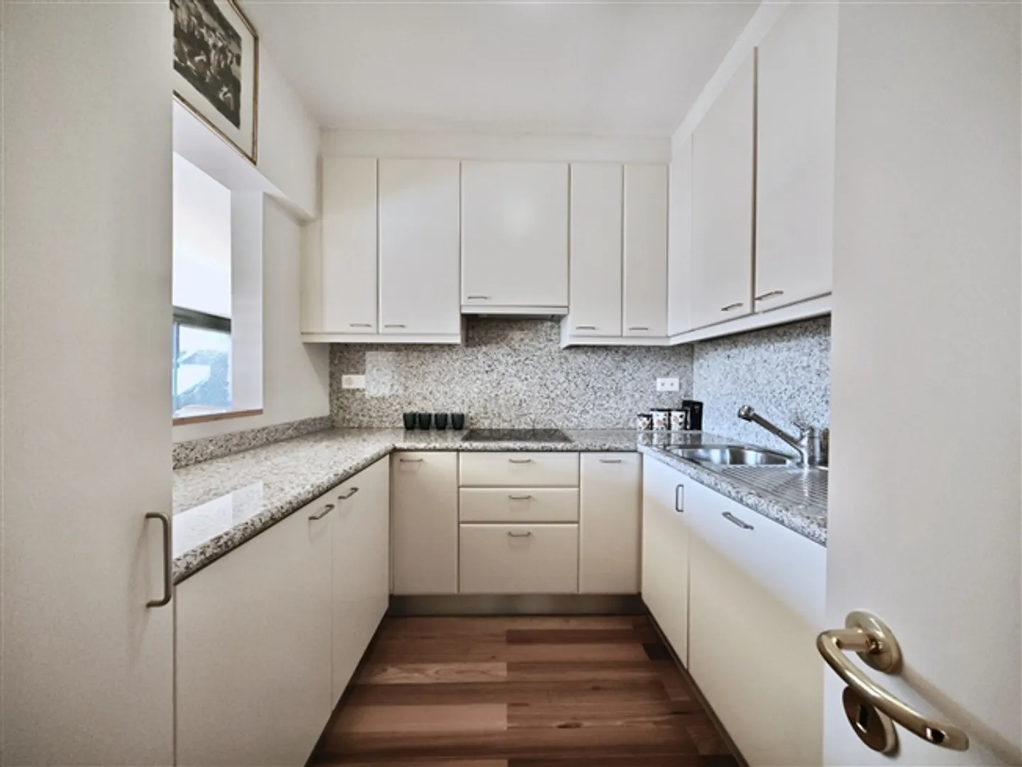 Lugano, Collina d'Oro - Élégant appartement de 3,5 pièces avec jardin et terrasses à vendre - Photo 9 sur 12