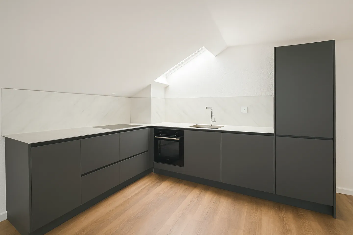 Première location après rénovation complète - appartements penthouse de 3,5 pièces à Grenchen - Photo 2 sur 5