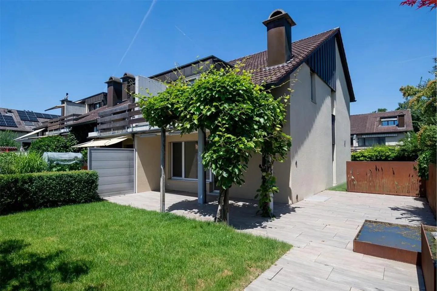 Maison de rangée de 5½ pièces avec jardin ensoleillé - Photo 1 sur 9