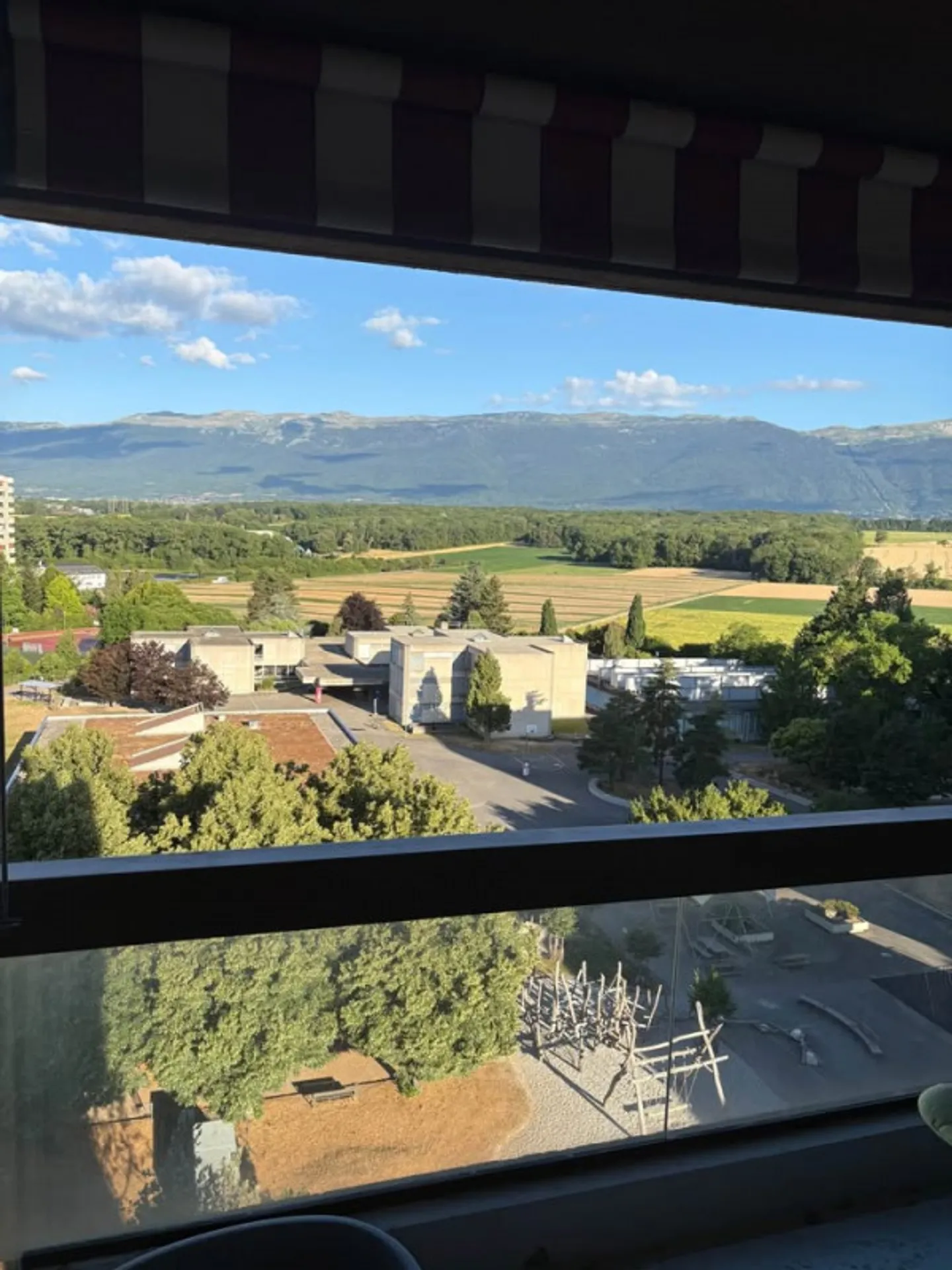 Superb 7-room apartment with views of the Jura - Photo 2 of 6