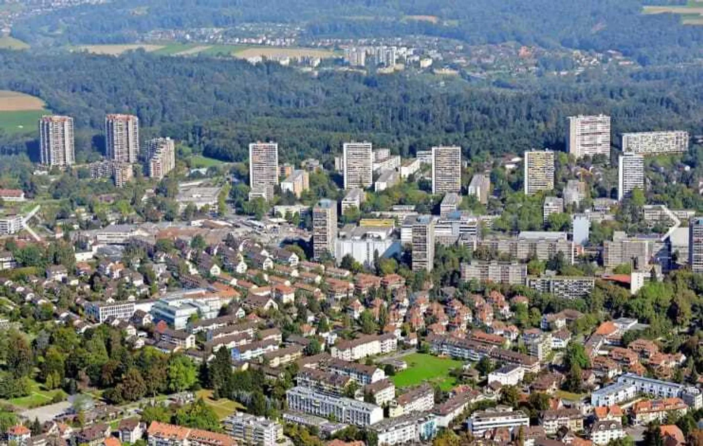 5.5-room apartment with 2 balconies, centrally located in Bern-Bümpliz - Photo 1 of 4