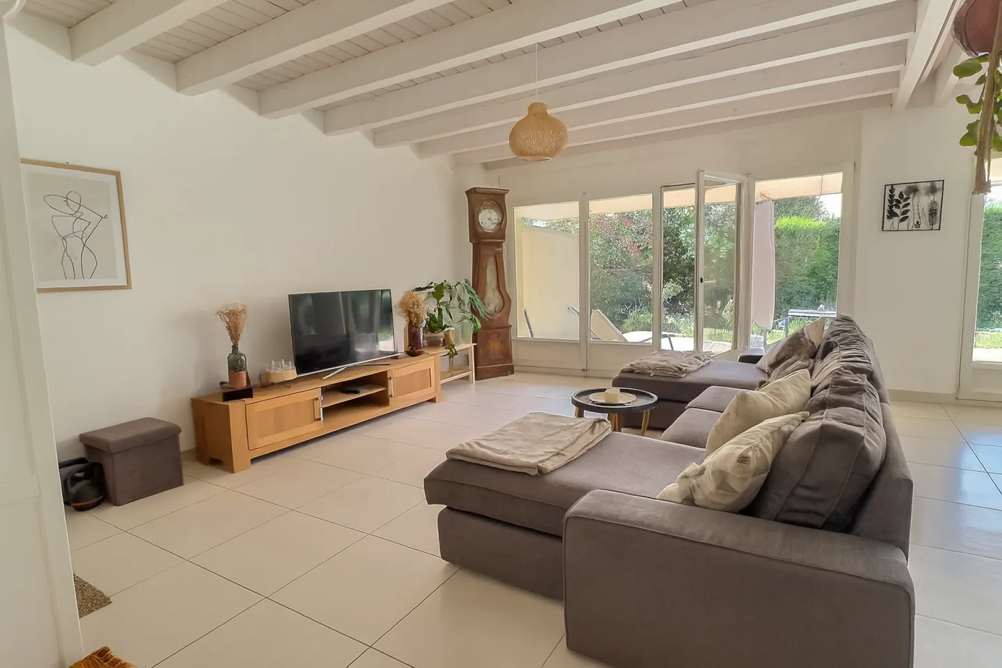 Spacious semi-detached villa with 5.5 rooms - Photo 2 of 13