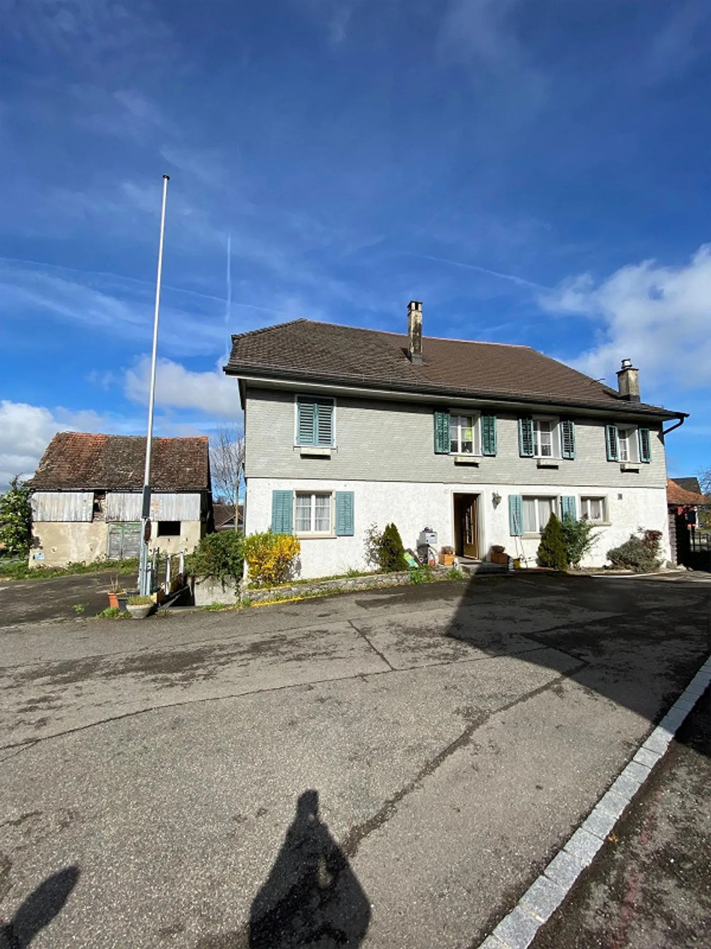 Propriété résidentielle avec potentiel - Photo 2 sur 20
